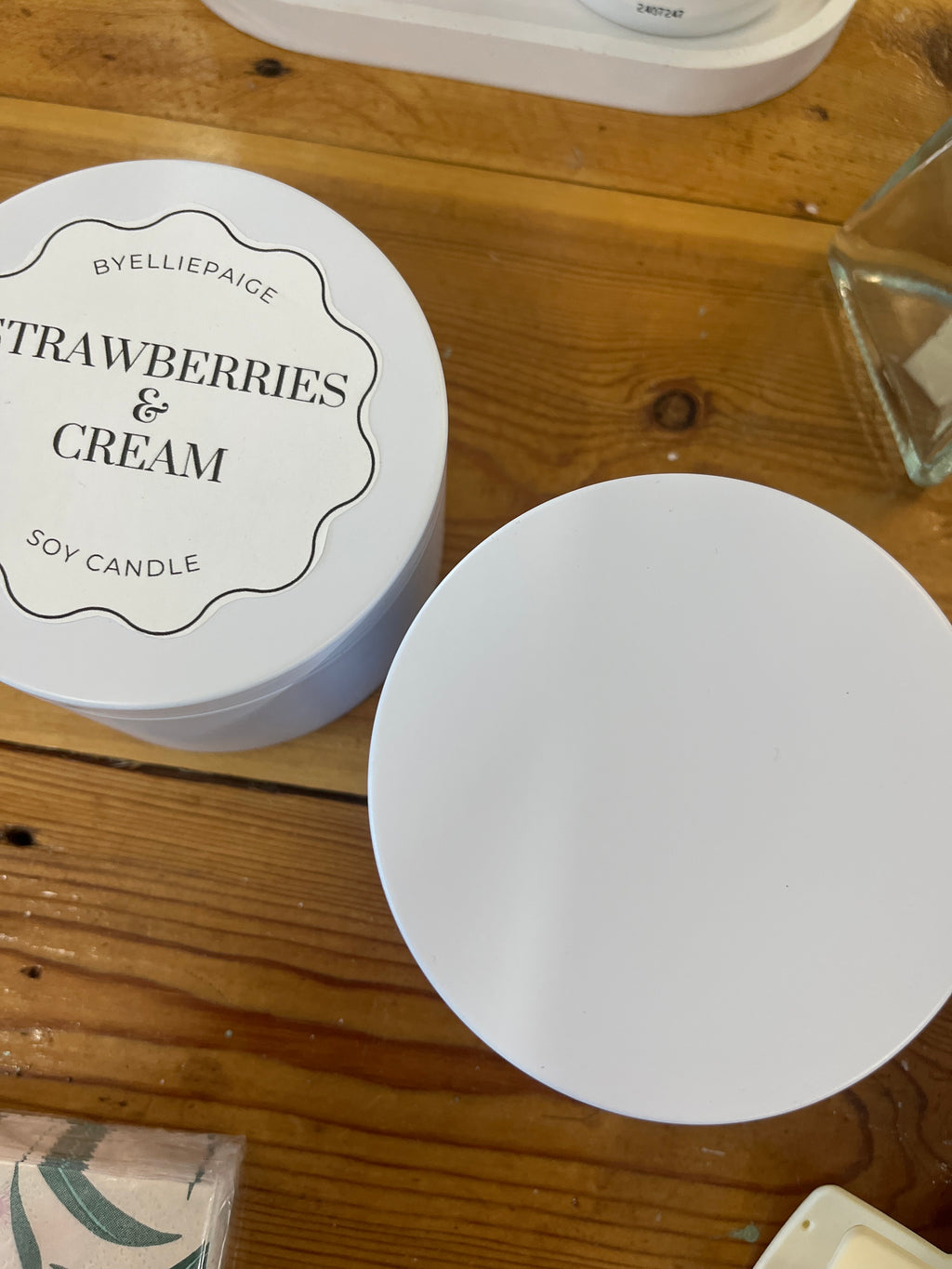 White tin soy candle