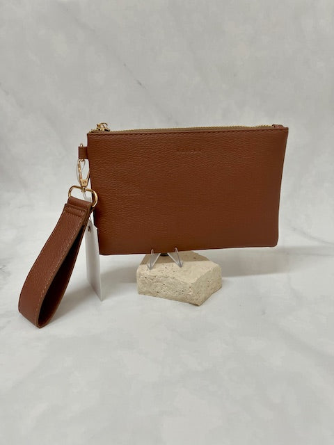 Hazelnut clutch