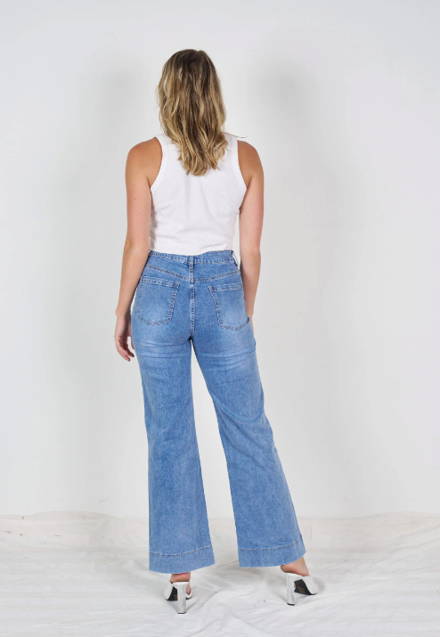 Patch pocket blue wash jean